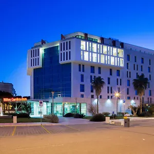 מלון Hilton Garden, לצ'ה